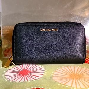 Jet Set Travel Large Pebbled Leather Wristlet